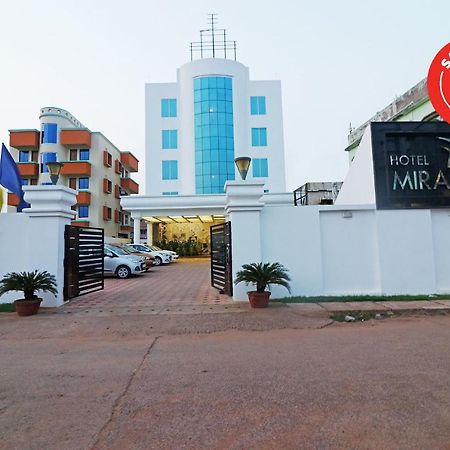 Capital O 40848 Hotel Mirabel Kupand Extérieur photo
