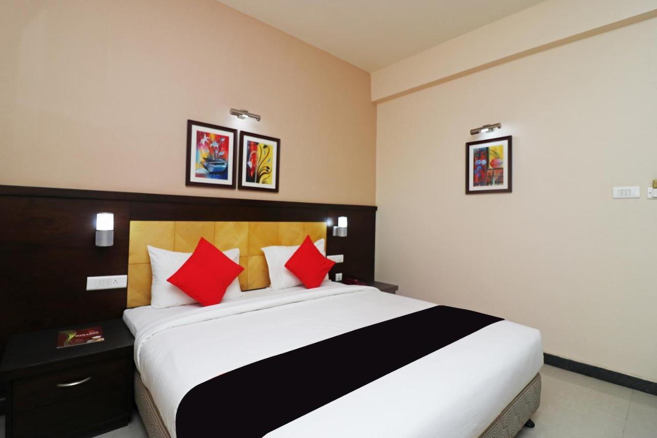 Capital O 40848 Hotel Mirabel Kupand Extérieur photo