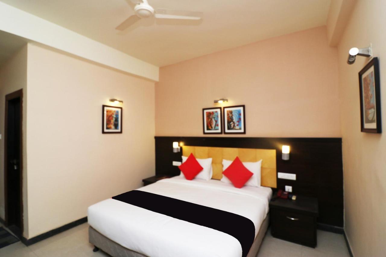 Capital O 40848 Hotel Mirabel Kupand Extérieur photo