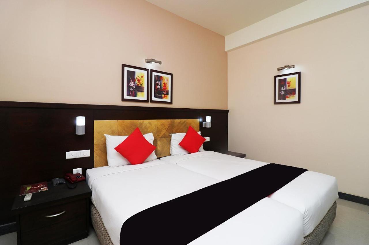 Capital O 40848 Hotel Mirabel Kupand Extérieur photo