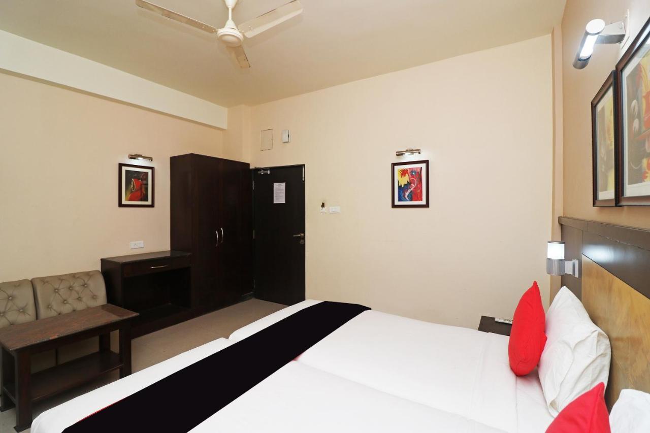 Capital O 40848 Hotel Mirabel Kupand Extérieur photo