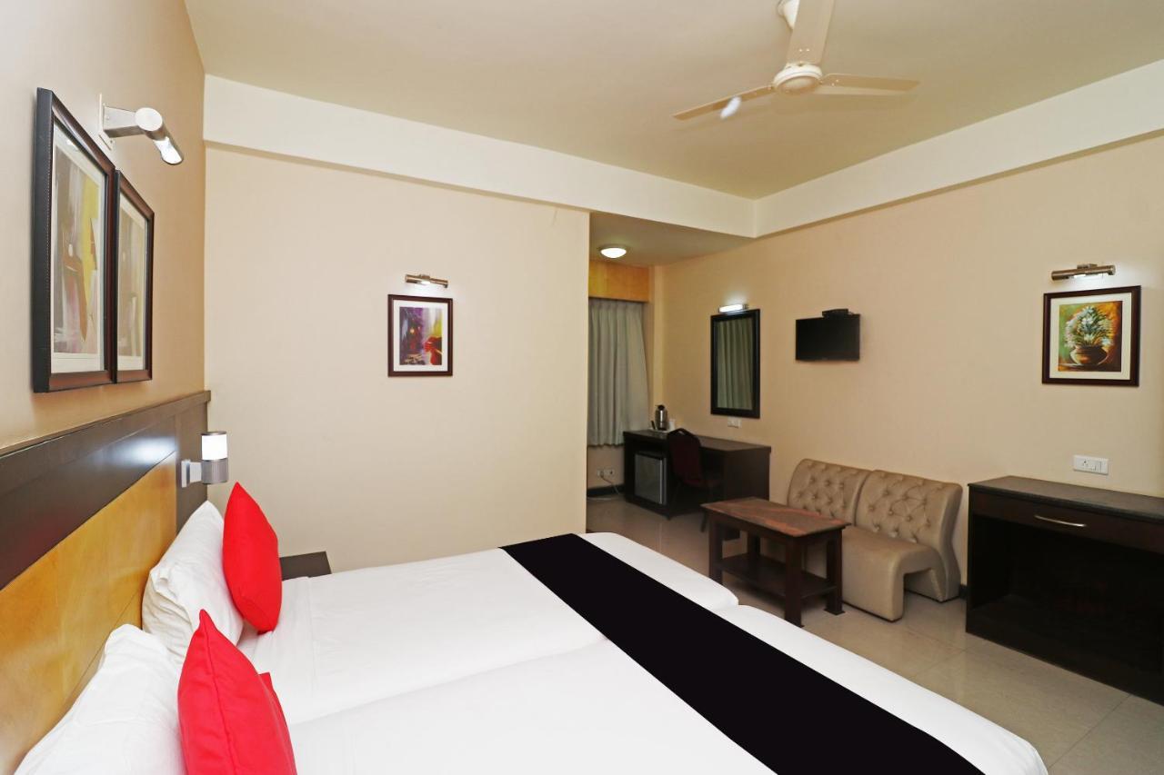 Capital O 40848 Hotel Mirabel Kupand Extérieur photo