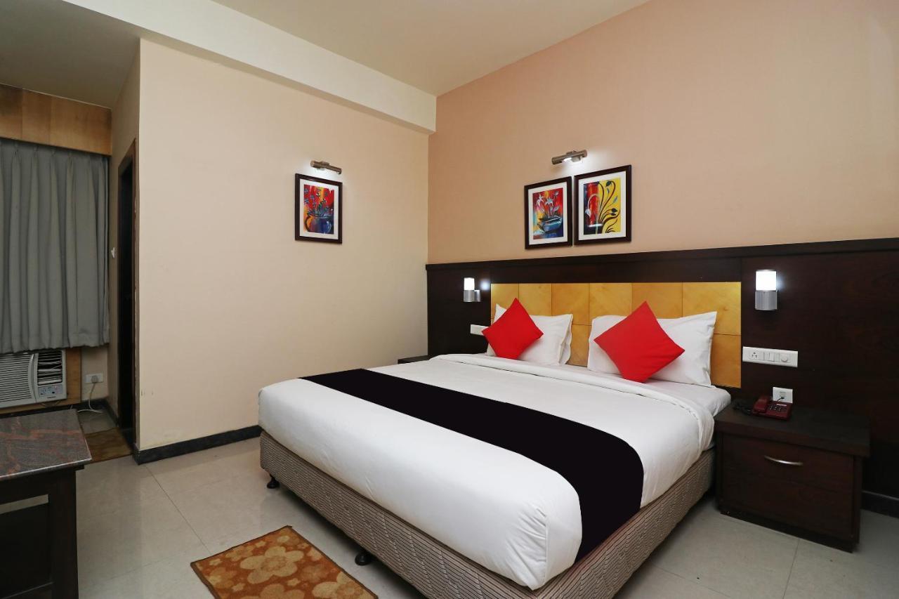 Capital O 40848 Hotel Mirabel Kupand Extérieur photo
