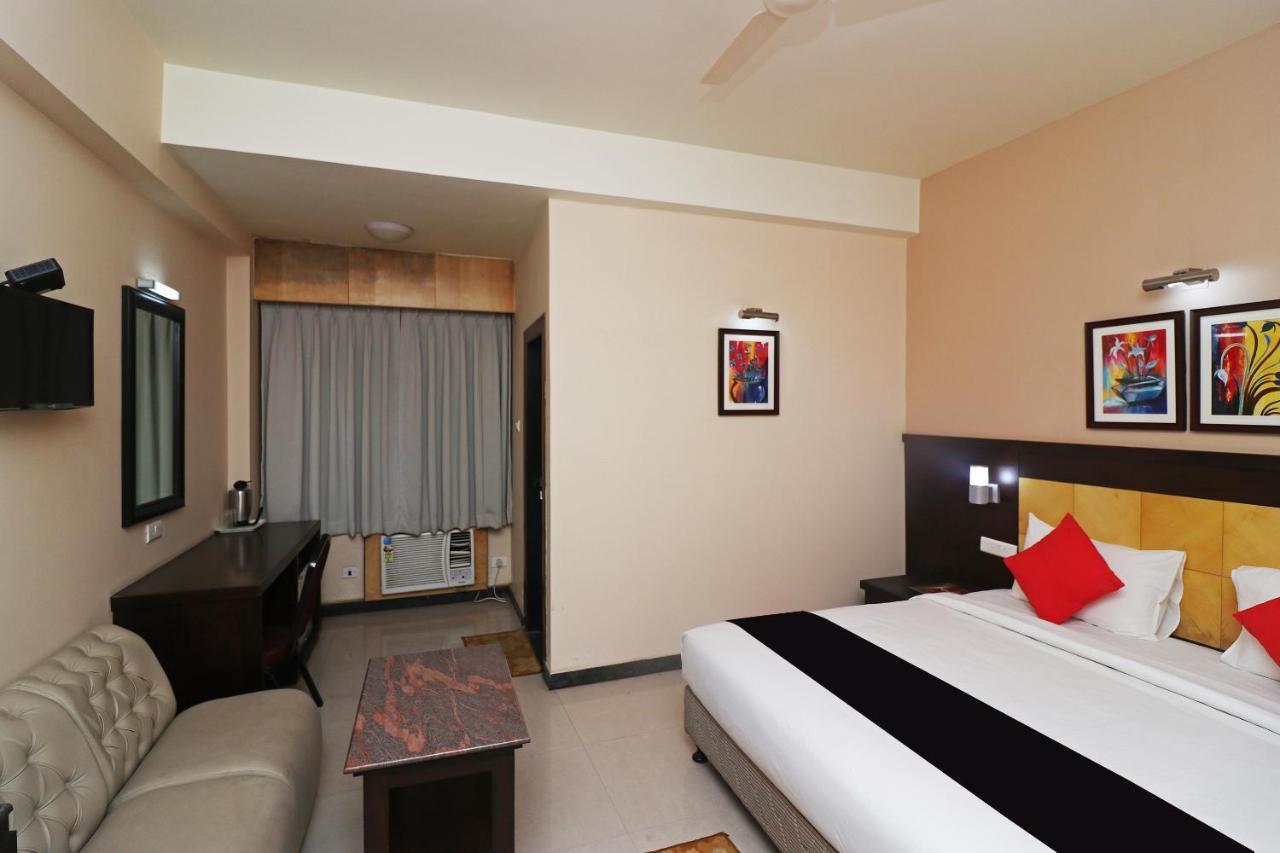 Capital O 40848 Hotel Mirabel Kupand Extérieur photo